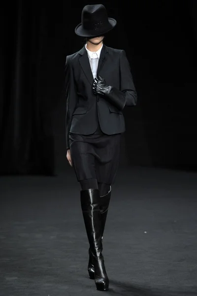 Look 15